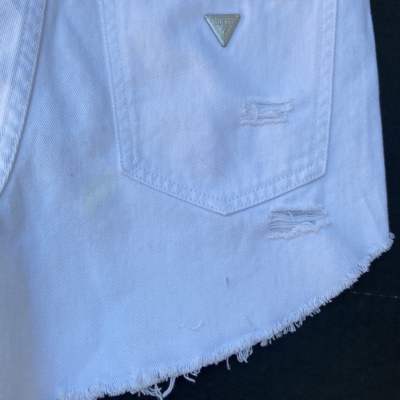 New GUESS High Rise Destroyed White Denim Short SZ 27 - Picture 4 of 7